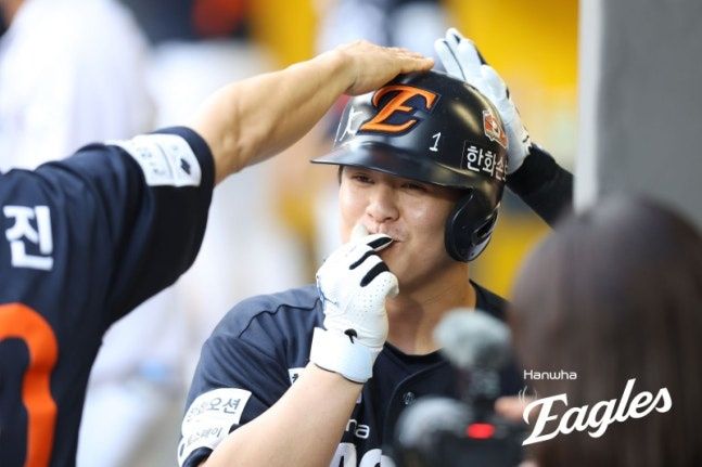 '기분 좋은 징크스' 한화 노시환, 5경기 연속 홈런…<b>만루포</b> <b>오스틴</b> 홈런...