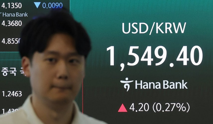 지난 6월 30일 서울 중구 하나은행 본점 딜링룸 현황판에 원·달러 환율이 표시돼 있다.ⓒ연합뉴스