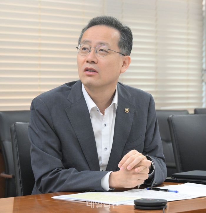 정부 “석유 최고가격제로 물가 0.4%p↓…없었으면 3.6% 됐을 것”