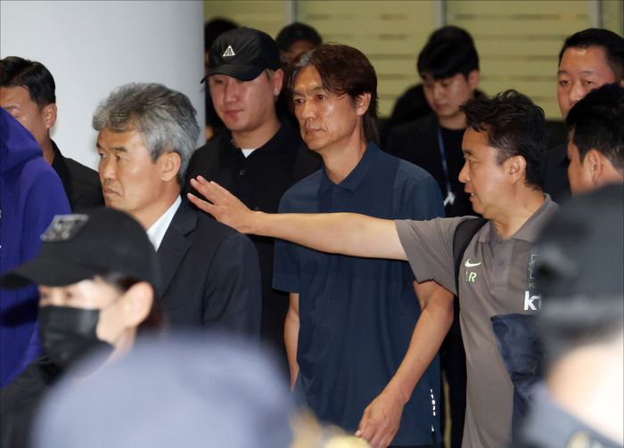 “부르면 가겠다” 미국 간 홍명보, 국회 청문회 출석?