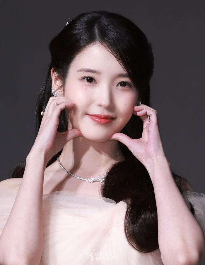 아이유, 美 법원에 악성 게시물 작성자 신원 확인 요청