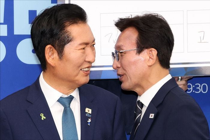 <b>김민석</b> <b>직격</b>한 <b>정청래</b> "반명 입에 올리는 자가 반명…진짜와 가짜 구별...