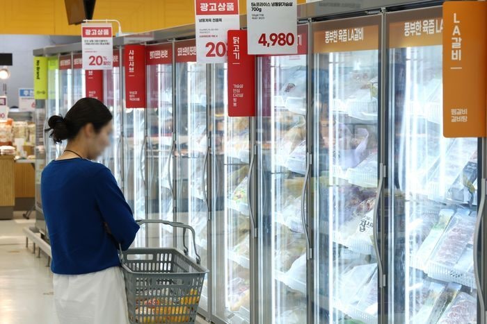 <b>소비심리 3개월</b> 연속 <b>개선</b>…반도체 수출 호조에 '훈풍'