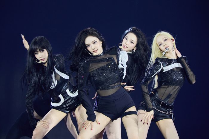 피아노 위 윈터부터 ‘레모네이드’ 캔까지…<b>에스파</b>, 디테일로 채운 고...