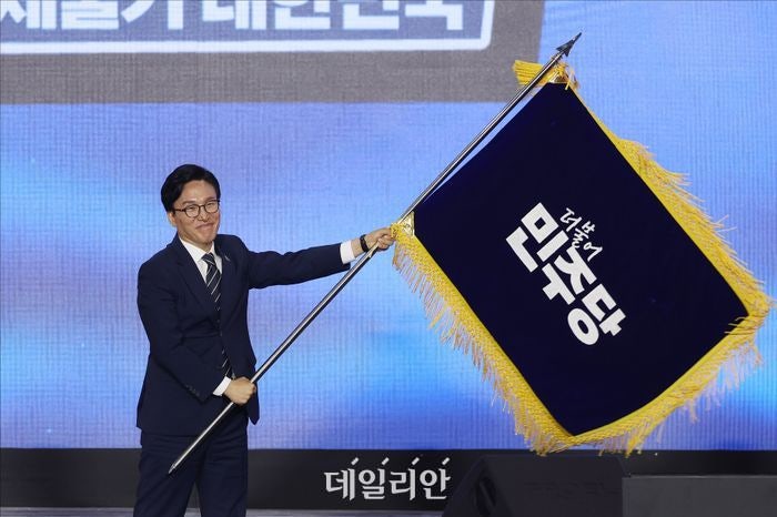 <b>김민석</b>, '비서실장 <b>김태선</b>·수석대변인 박성준' <b>임명</b>…취임 직후 수해현...