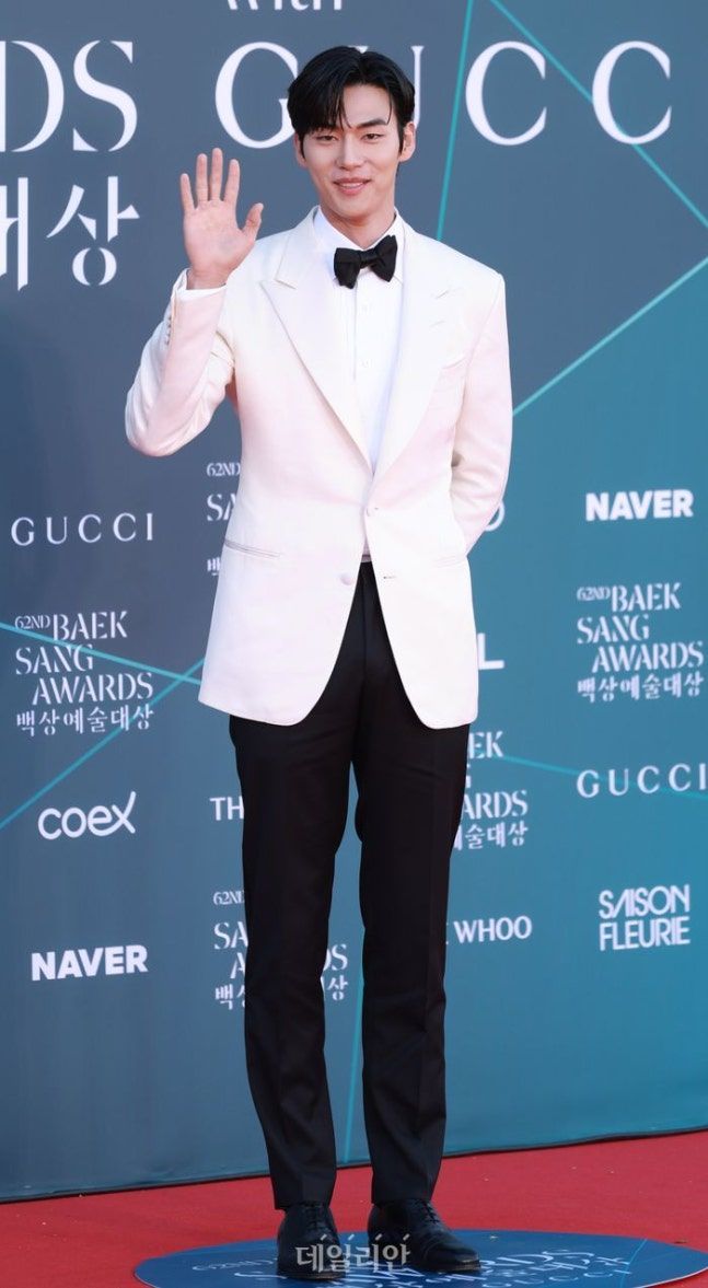 <b>홍민기</b>, 전 연인 <b>스토킹</b> 혐의 <b>고소</b> "100미터 이내 접근금지 처분"
