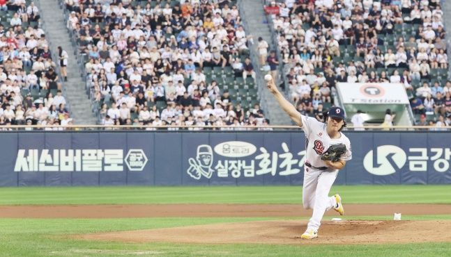 “오오!” MLB 스카우트들도 놀란 <b>160km</b>짜리 맞대결 [<b>곽빈</b> vs <b>안우진</b>]