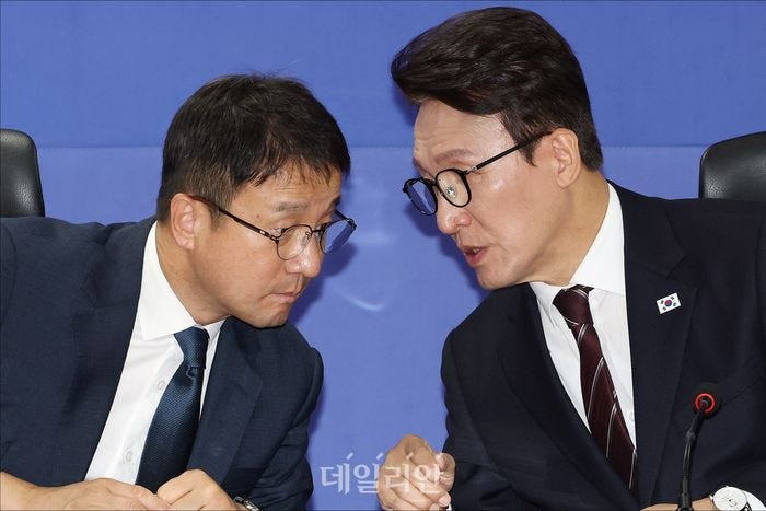 <b>민주당</b>, '<b>조작기소 특검법</b>' 상정 미룬다…"여론 수렴해 국감 이후에"