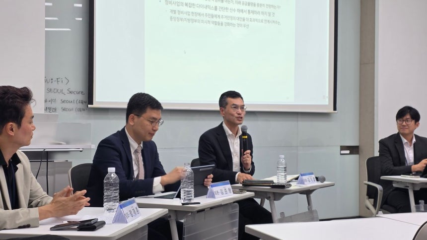 ‘정비사업 이주대책, 무엇이 문제인가?’ 라운드테이블 참석자들이 발언하고 있다. ⓒ데일리안 이수현 기자