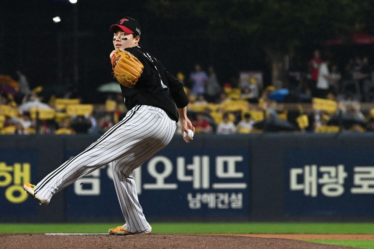 '<b>장모상</b> 비보' 15승 <b>선발</b> LG <b>임찬규</b>, 준플레이오프 2차전 <b>선발</b>…KIA 아담...