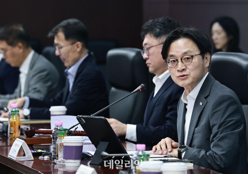 김정관 산업통상부 장관이 19일 서울 종로구 한국무역보험공사에서 열린 '제76회 산업기술보호위원회'에서 인사말을 하고 있다.ⓒ뉴시스