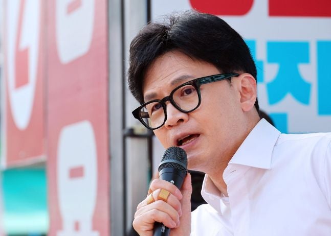 <b>한동훈</b>, 조국 직격탄 "감옥가서도 억대 영치금 엄청 받아 챙길 것"