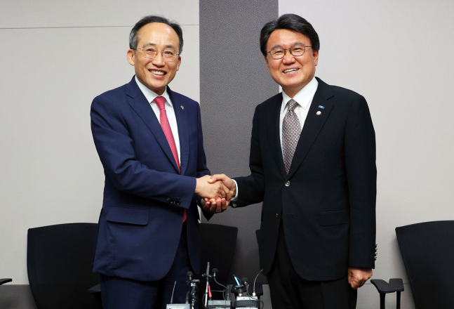 <b>황운하</b>, <b>추경호</b>에 “尹-조국 만남 주선해달라”