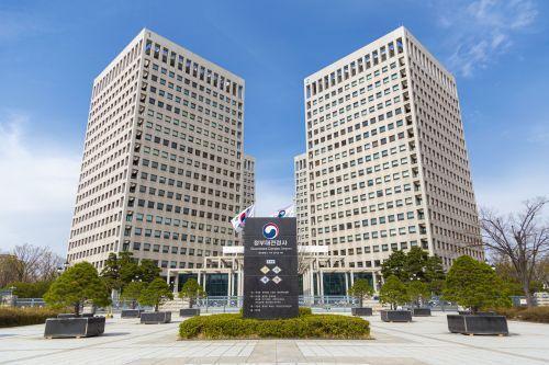 ◆...Exterior of the main building of the customs office.