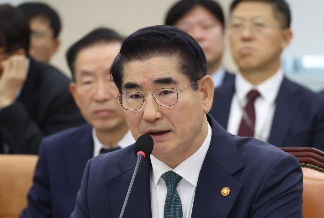 <b>김용현</b> 전 장관, <b>구치소</b>서 <b>자살 시도</b>…"건강은 이상 없어"