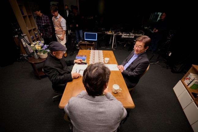 <b>이재명</b> "<b>공수처</b> 대폭 <b>강화</b>…권력은 견제하게 만들어야"