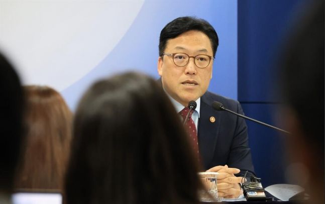 ◆…김병환 금융위원회 위원장이 7일 서울 종로구 정부서울청사에서 열린 월례 기자간담회에서 발언하고 있다.［사진=연합뉴스 제공］