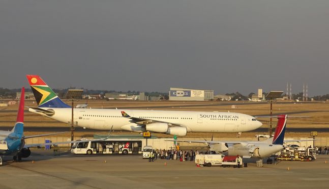 ◆…남아공 요하네스버그의 OR 탐보 공항 &lt;사진 위키미디아&gt;