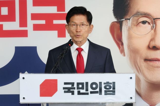 <b>김문수</b>, 대선 <b>패배 승복</b>…”국민 선택 받아들인다”