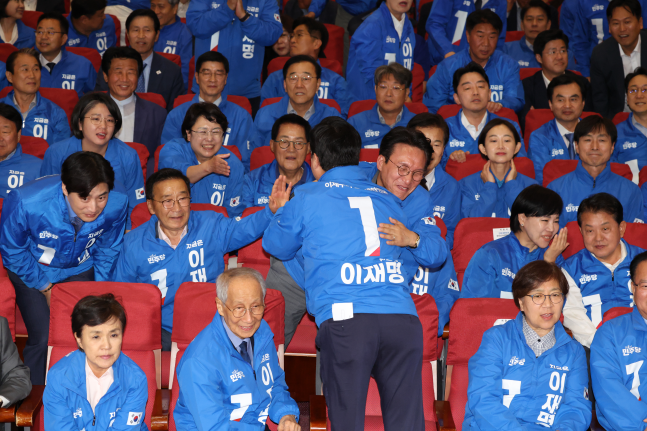 '<b>이재명 정부</b>' <b>초대</b> 총리에 김민석, 비서실장 강훈식 거론