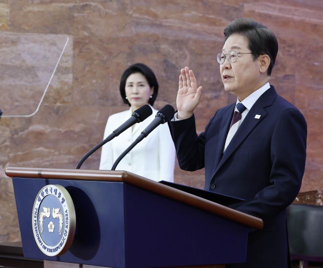◆…이재명 대통령이 4일 서울 여의도 국회에서 열린 제21대 대통령 취임선서식에서 취임 선서를 하고 있다. (사진=연합뉴스)