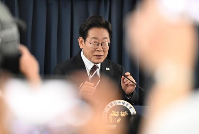 '<b>이재명</b>표 청년 기본대출 부활' 보도에...금융위 "검토한 바 없다"