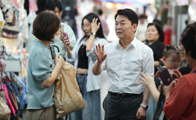 <b>안철수</b>, 李대통령·<b>김경수</b> 벌레 비유..."<b>전과자</b>끼리 붙나보다"