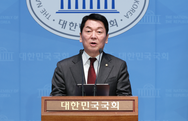 <b>안철수</b>, <b>김문수</b>·<b>한동훈</b> 향해 “전당대회 함께 출마하자”