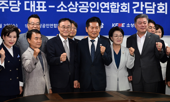 <b>정청래</b>, <b>소상공인</b>들 만나 "내년 5.5조 예산 배정, 목소리 경청할 것"