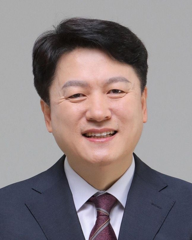 李<b>대통령</b>, '<b>한의사</b> 주치의'에 <b>윤성찬</b> 대한<b>한의사</b>협회장 위촉