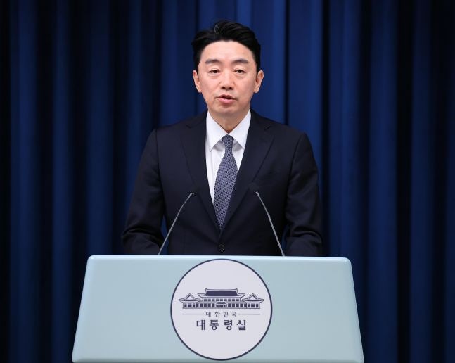李 대통령, <b>전략경제협력</b> <b>특사</b>에 <b>강훈식</b> 임명…내주 유럽 방산<b>협력</b>국 방...