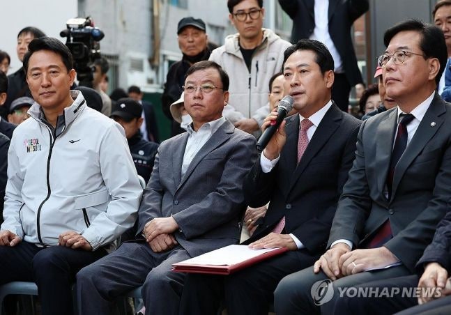 與, ‘규제 완화’ 외친 <b>장동혁</b>에 “아파트만 4채…부동산 싹쓸이” 역...