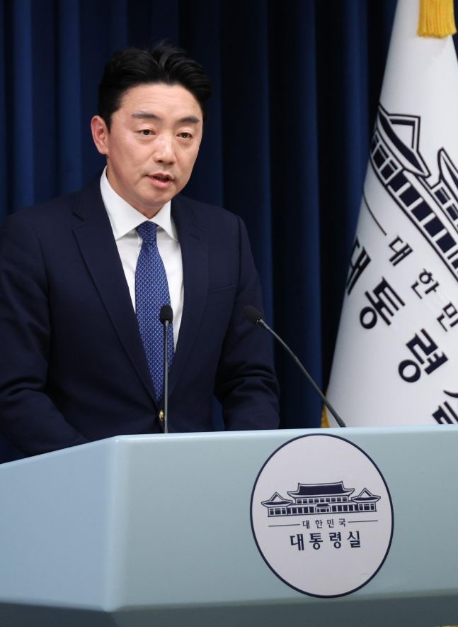 [속보] 대통령실, "'<b>재판중지법</b>' 제외 요청…이 대통령 의중 반영"