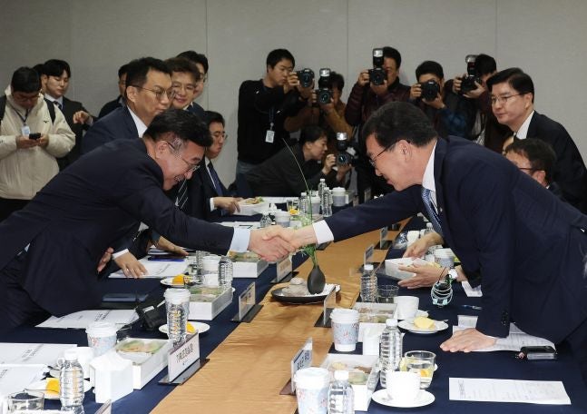 당정 "<b>국정자원 복구예산</b> 증액...'지역사랑상품권' 예산 1조1500억 편성"