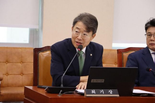 최기상 "보장급여·<b>장려금</b> 받는 노인 5년 사이 50% 가까이 급증"