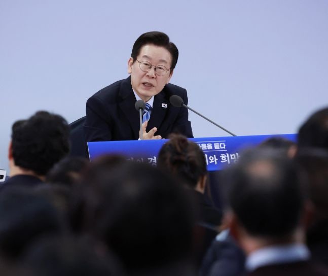 이 대통령 "<b>경기북부</b>, 접경지라 억울한 일 많아…한꺼번에 처리"
