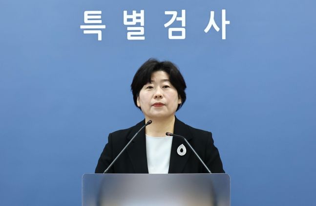 ◆…박지영 내란특검보가 11월 28일 특검 사무실이 마련된 서울 서초구 고등검찰청 기자실에서 현안 관련 브리핑을 하고 있다. [사진=연합뉴스]