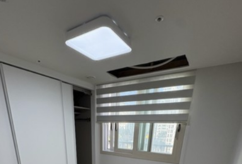 ◆…타공 작업만 마친 피해자의 집 천장. 사진=독자 제공/연합뉴스