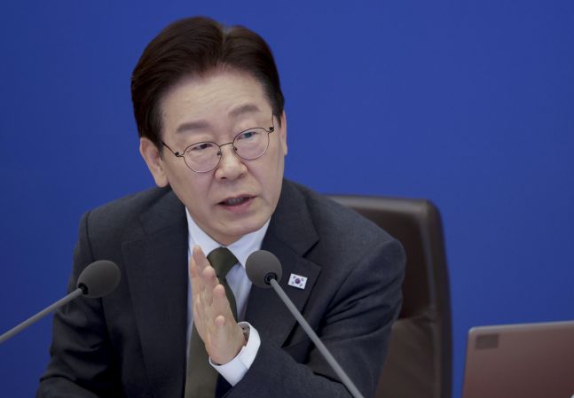 ◆…이재명 대통령이 14일 청와대에서 열린 국무회의 겸 비상경제점검회의에서 발언하고 있다. [사진=연합뉴스]