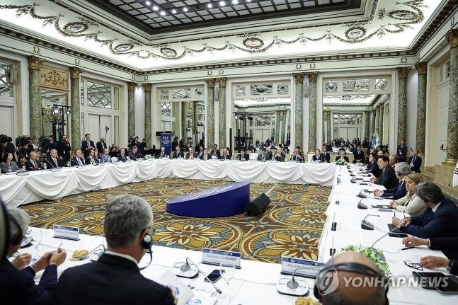 로마에 모인 K-재계 총수들…이재용 “한국 제조업, 더 열심히 해야”