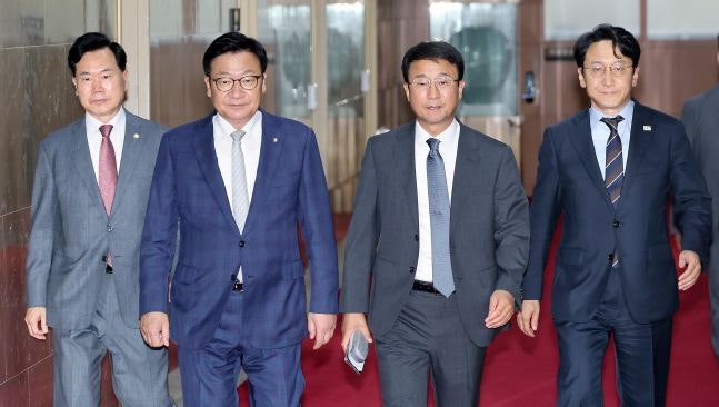 국회 본회의 오후 5시로 연기....與 "법사위 등 11곳 먼저 선출"