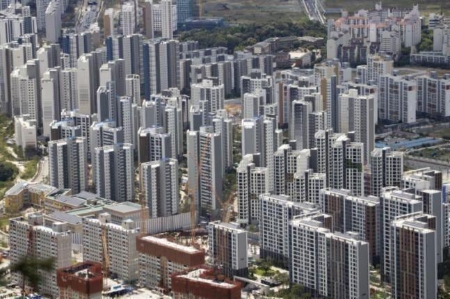 빚내서 집 사고 주식 산다…6월 은행 가계대출 증가폭 더 커졌다