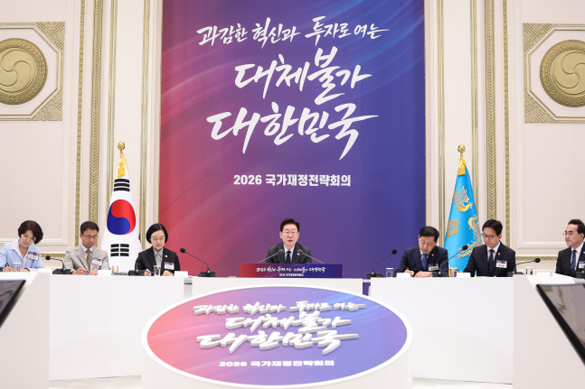 내년 <b>정부</b> 총지출 800조+α...李대통령 "<b>AI</b>패권 결정되는 골든타임"