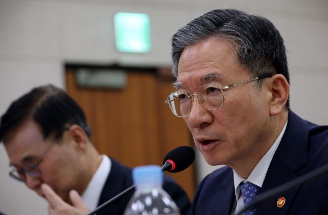 <b>정성호</b> 법무장관 <b>사의 표명</b>…與 보완수사권 폐지 당론에 후폭풍