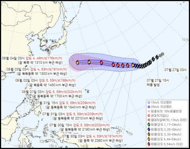 <b>태풍</b> 돌핀, 일본 남쪽 먼 해상 향할까…‘초강력’ 북상에 촉각