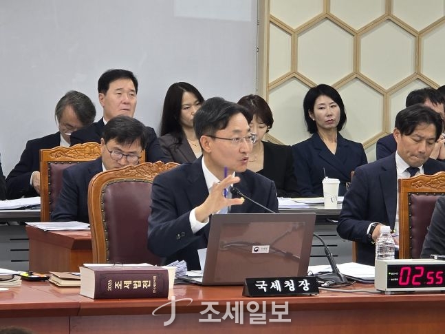 ◆…임광현 국세청장이 지난 13일 정부세종2청사에서 열린 국회 재정경제기획위원회 국정감사에서 답변하고 있다. (사진=임도영 기자)