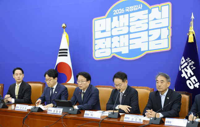 ◆…더불어민주당 권칠승 정책위의장이 22일 국회에서 열린 국정감사대책회의에 참석해 발언하고 있다. [사진=연합뉴스]