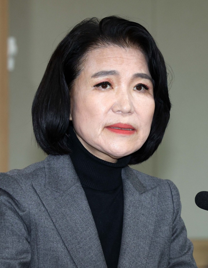 韓國通訊委員會主席Lee Jin -Sook於2月28日在Gyeonggi -do的Gwacheon韓國通訊委員會舉行的全體會議上發表講話。/新聞