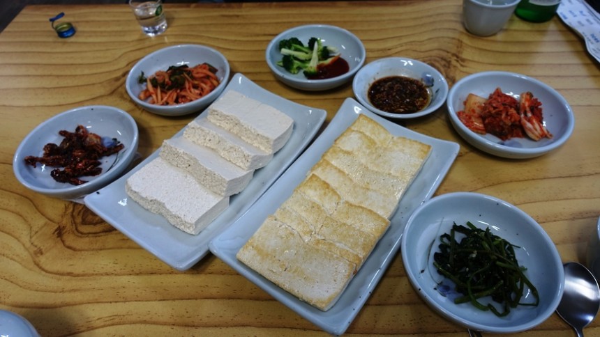 들기름에 구워 먹으면 맛있는 두부.그러나 산초기름에 구운 두부는 천하일미라 해도 과언이 아니었다.