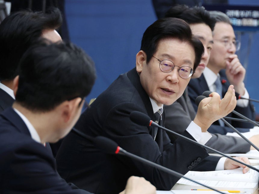 이재명 대통령이 12일 세종시 정부세종컨벤션센터에서 열린 과학기술정보통신부·개인정보보호위원회 업무보고에서 발언하고 있다./대통령실통신사진기자단